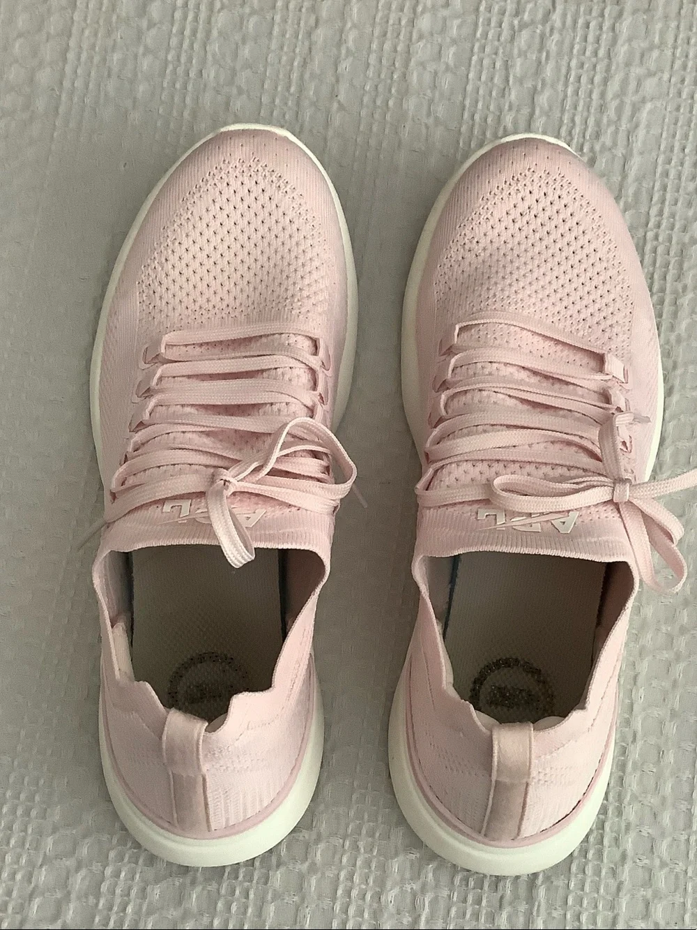 APL lightweight knit